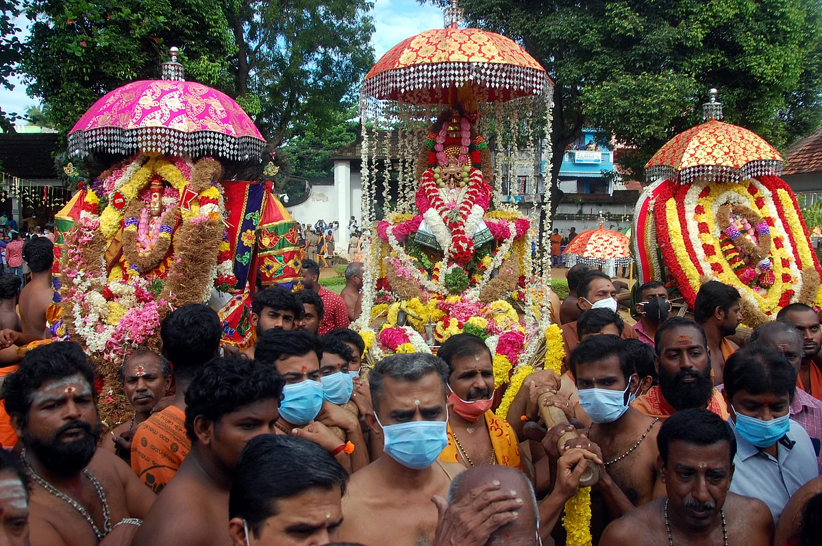 தமிழக-கேரள ஒற்றுமையை பறைசாற்றும் பத்மநாபபுரம் அரண்மனை நவராத்திரி விழா சுவாமி புறப்பாடு!