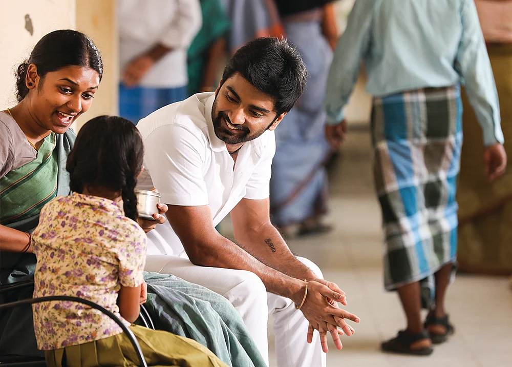 ‘இது புழுதி படிந்த குருதி!’