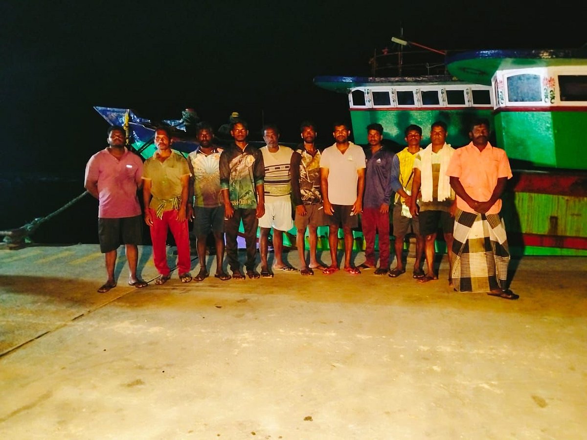 இலங்கை கடற்படையினரால் தமிழக மீனவர்கள் 23 பேர் கைது! - மீட்டு தர உறவினர்கள் கோரிக்கை