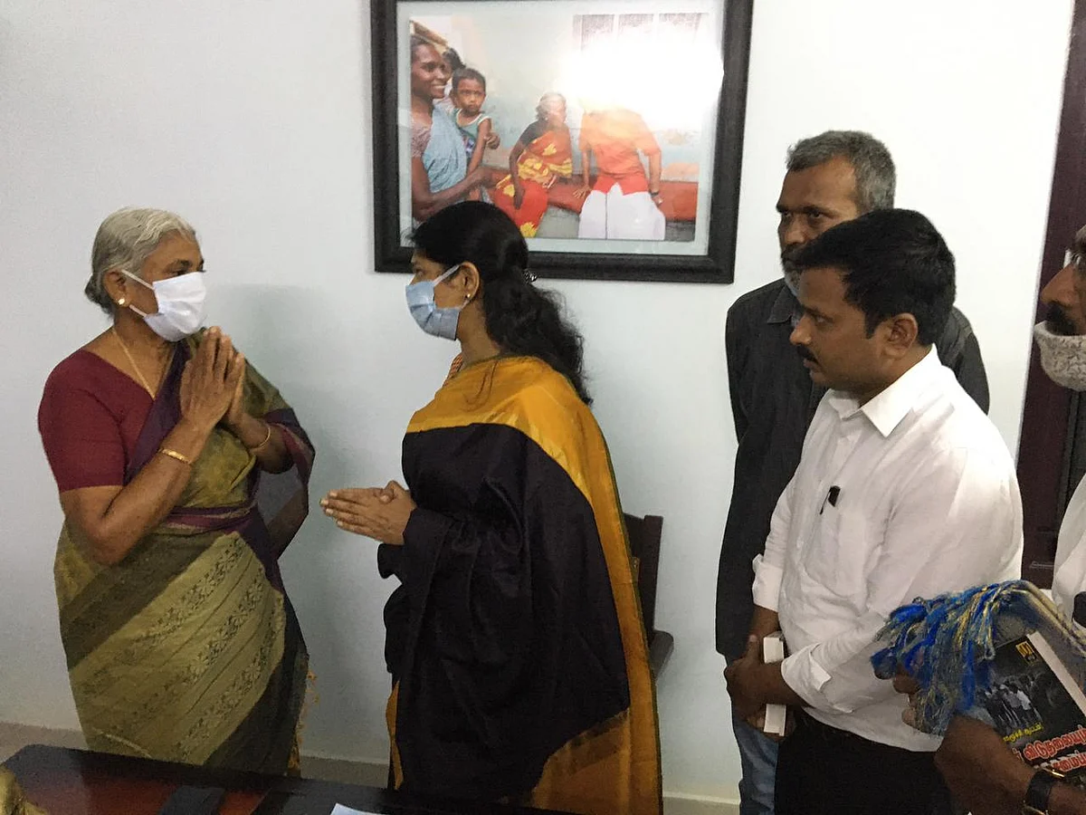 கனிமொழியை சந்தித்த ராஜேஸ்வரி அம்மாள்