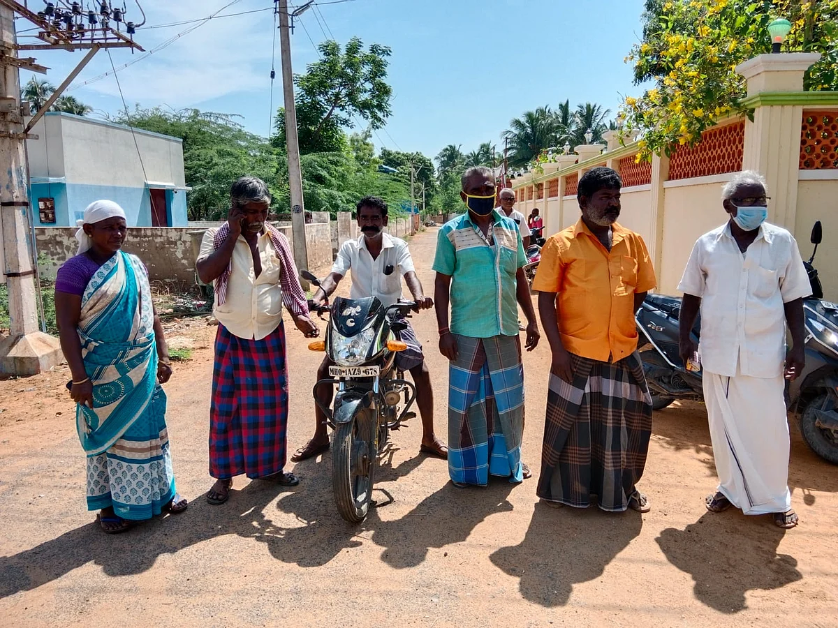 பதவியை ராஜினாமா செய்த வார்டு உறுப்பினர்கள்
