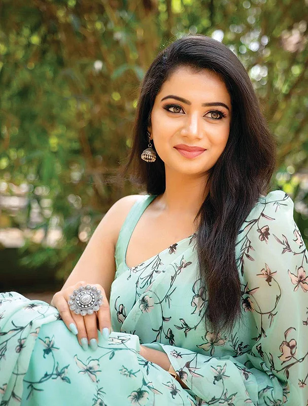 ஆங்கர் to ஆக்டர்: “லவ் ப்ரப்போஸல்தான் எனக்கு விசிட்டிங் கார்டு!”