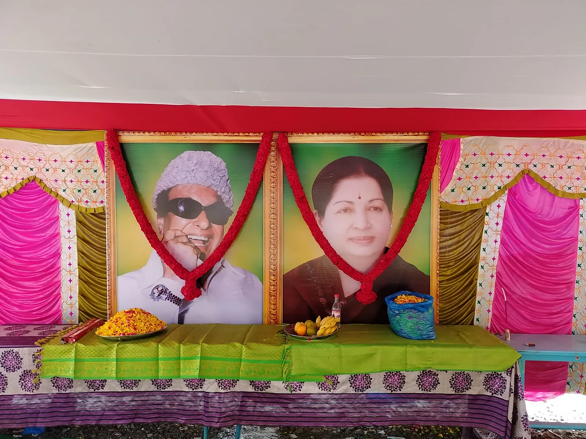 அதிமுக பொன்விழா: முன்னாள் எம்.எல்.ஏ-க்களின் ஆதரவாளர்கள் மோதல்; நடந்தது என்ன?