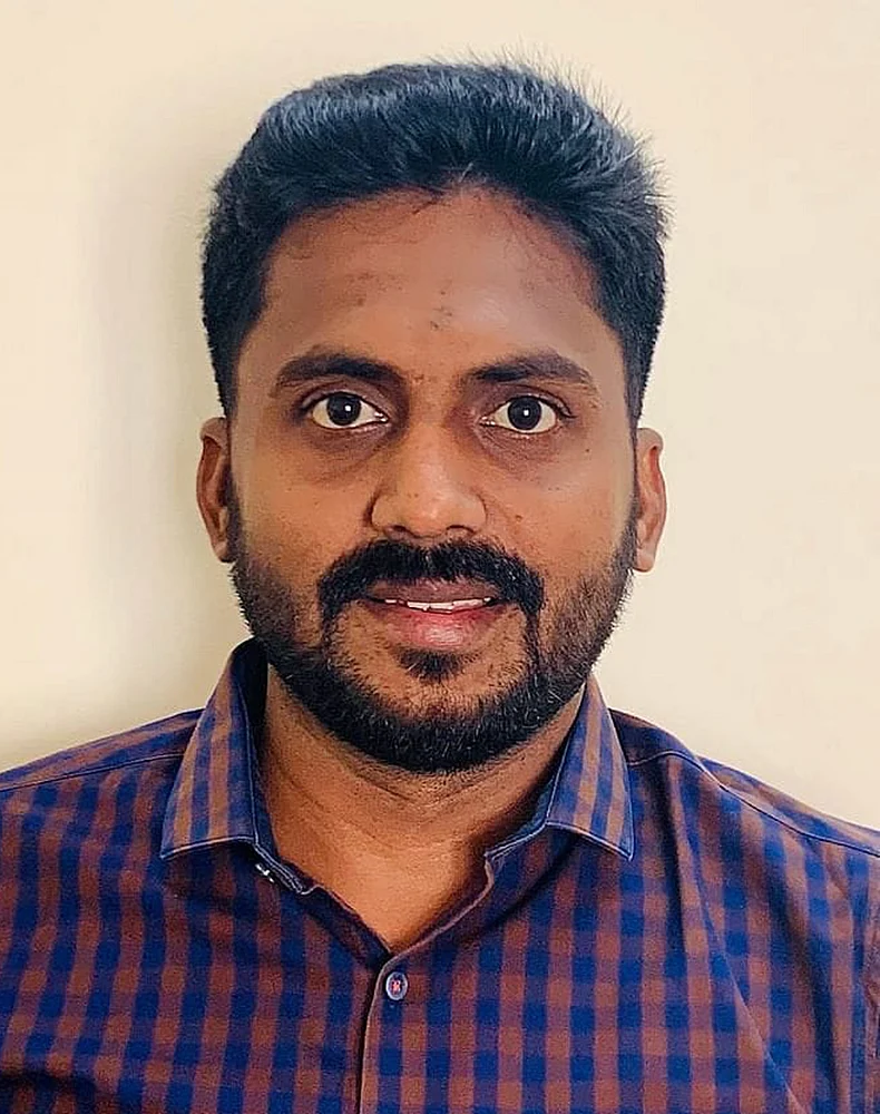 மூக்கை நுழைத்த கவர்னர்... முதுகை வளைத்த தலைமைச் செயலர்... ‘கடுகடு’ முதல்வர்!