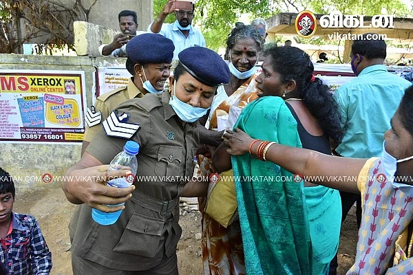 மண்ணெண்ணெய் பாட்டிலைக் கைப்பற்றிய போலீஸார்