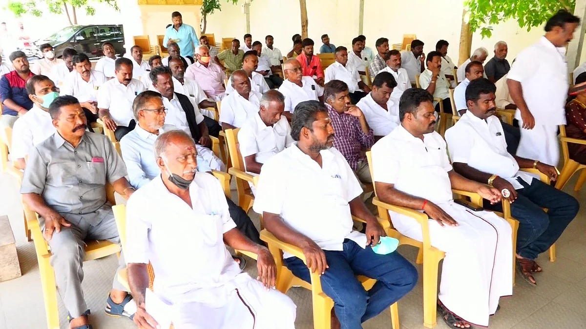 கூட்டத்தில் கலந்து கொண்ட நிர்வாகிகள்