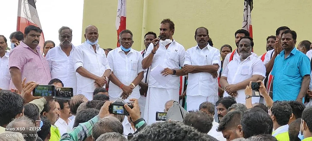 மிஸ்டர் கழுகு: கண்சிவந்த ஸ்டாலின்... நான் யாரென்று காட்டுகிறேன்!