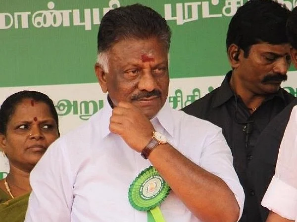 ``சசிகலா கால்ல விழுந்தது யார்?" - ஆவேசப்பட்ட ஓபிஎஸ்; அதகளமாகும் அதிமுக!