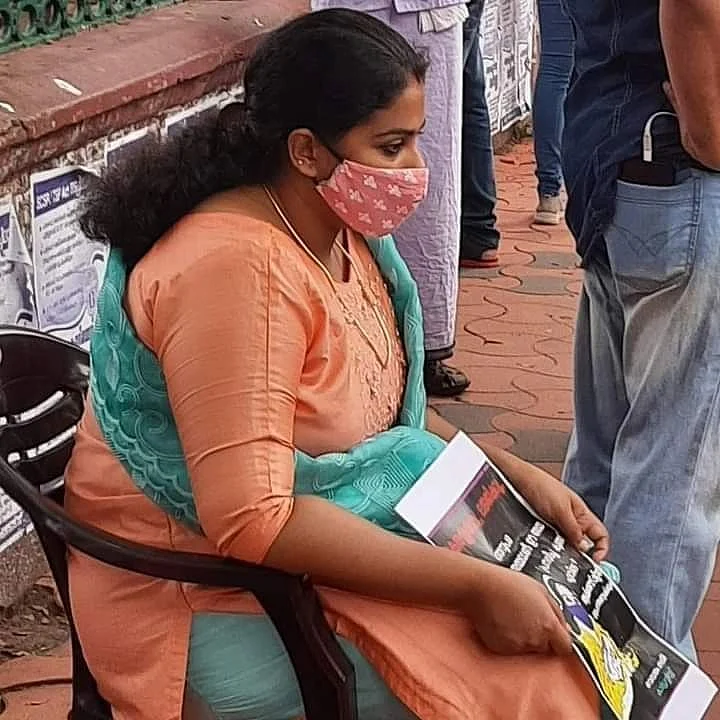 போராட்டம் நடத்திய அனுபமா