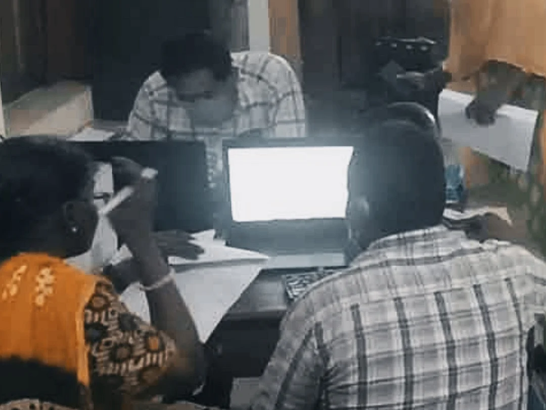 நெருங்கும் தீபாவளி; தீயணைப்பு அலுவலகத்தில் ஏராளமான லஞ்சம்; திருவாரூரில் அதிரடி சோதனை!