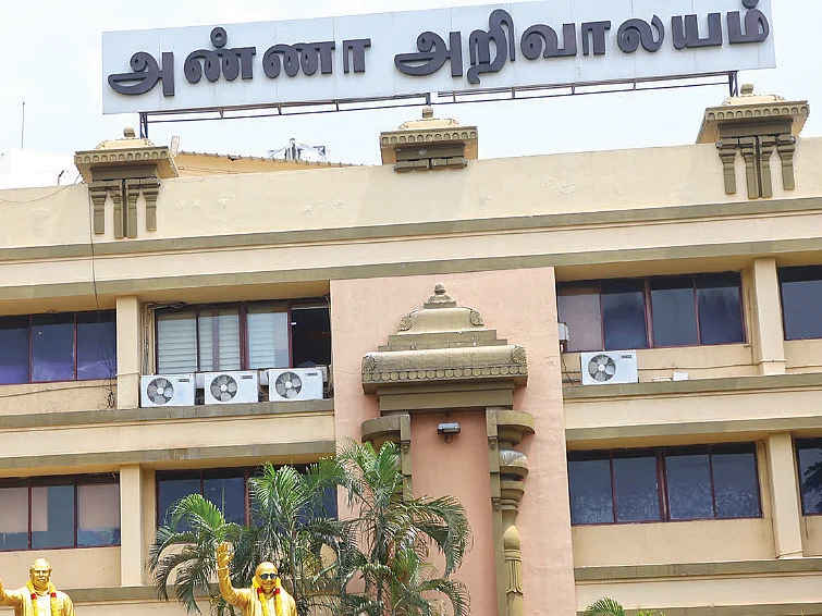 கலகல கட்சி ஆபீஸ்கள்!