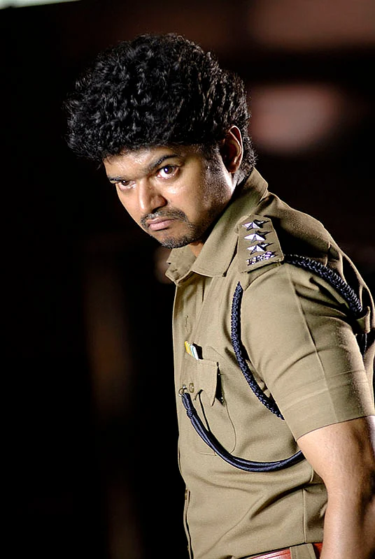 நடுவுல கொஞ்சம் லாஜிக்கைக் காணோம்!