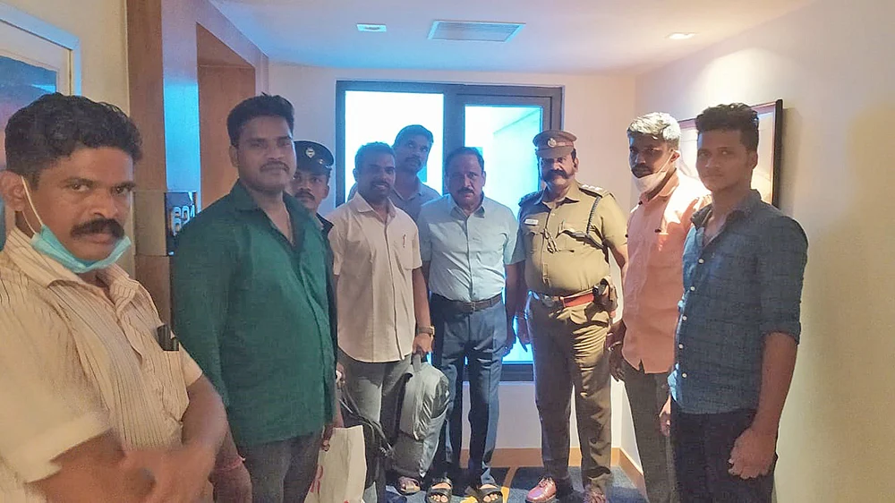 “அவ்ளோ பணம் வெச்சிருக்காங்க... ஒரு சேஃப்டி இல்ல சார்!” - ஆபீஸ் கொள்ளையனின் அலப்பறை!