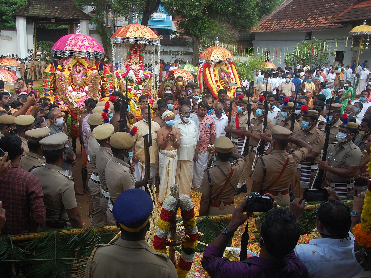 தமிழக-கேரள ஒற்றுமையை பறைசாற்றும் பத்மநாபபுரம் அரண்மனை நவராத்திரி விழா சுவாமி புறப்பாடு!