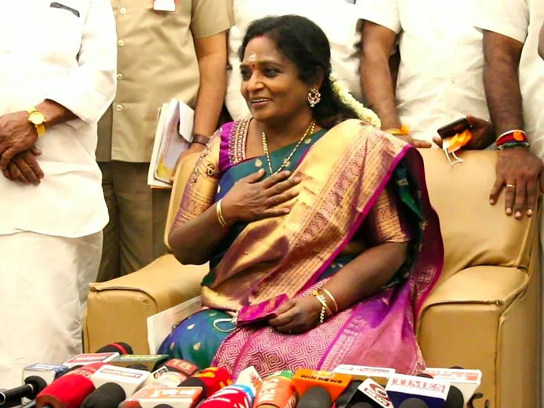 `ரிப்போர்ட் கார்டு கொடுக்க நான் பெரிய ஆள் இல்லை..!' - திமுக ஆட்சி குறித்த கேள்விக்கு தமிழிசை பதில்