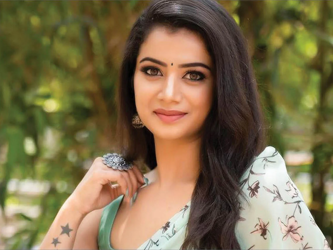 ஆங்கர் to ஆக்டர்: “லவ் ப்ரப்போஸல்தான் எனக்கு விசிட்டிங் கார்டு!”