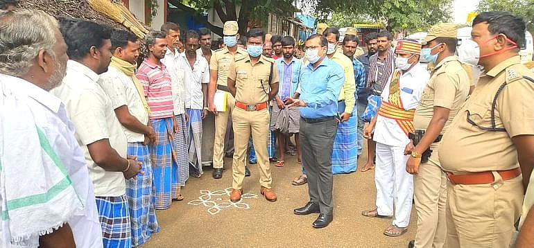 கிராம மக்களிடம் அறிவுறுத்திய மாவட்ட ஆட்சியர்