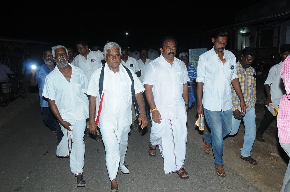 உள்ளாட்சி பரபர:``விஷயம் தெரியாமல் பேசுகிறார்!’’ - அமைச்சர் முத்துசாமிக்கு பெருந்துறை எம்எல்ஏ பதிலடி