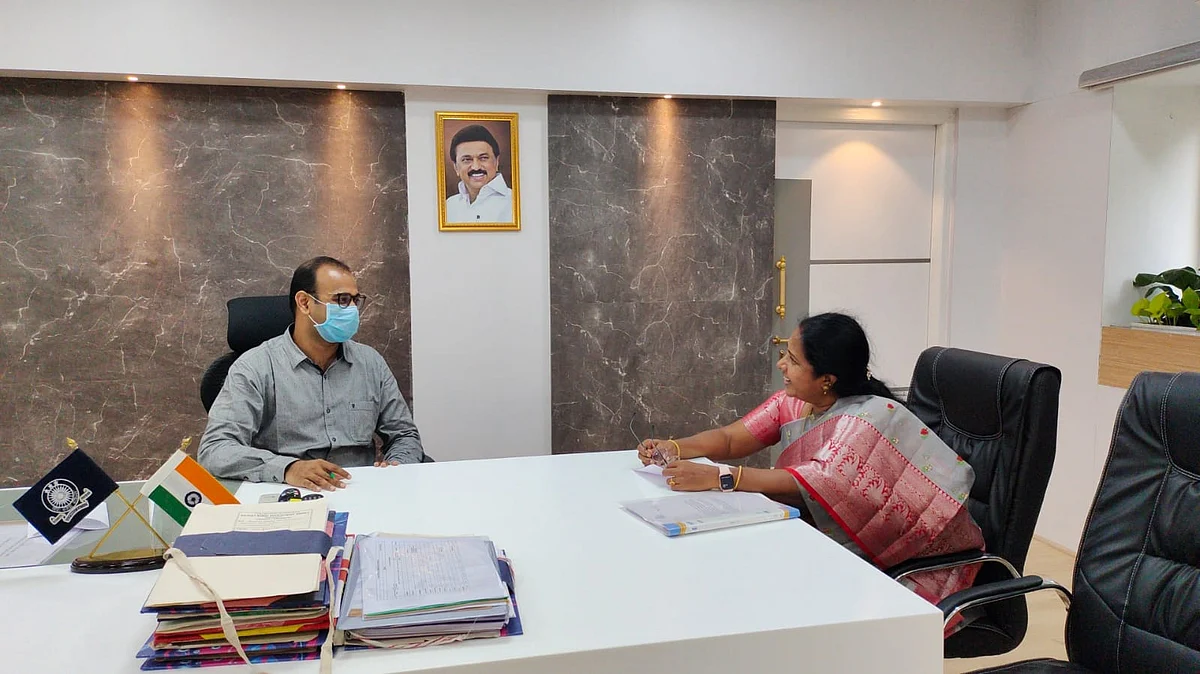 ஆட்சியர், வானதி சீனிவாசன்