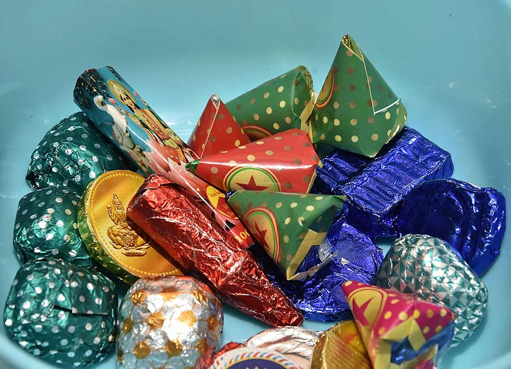 தீபாவளிக்குப் புதுசு... பட்டாசு சாக்லேட்டுக்கு மவுசு!
