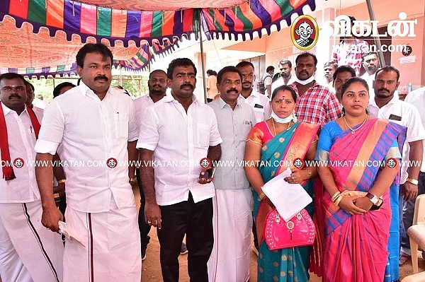 வி.எஸ்.ஆர்.ஜெகதீஷ் ஆதரவாளர்கள்