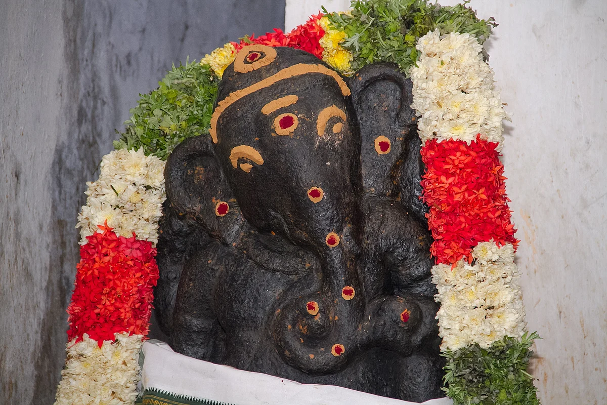 செவி சாய்த்த கணபதி