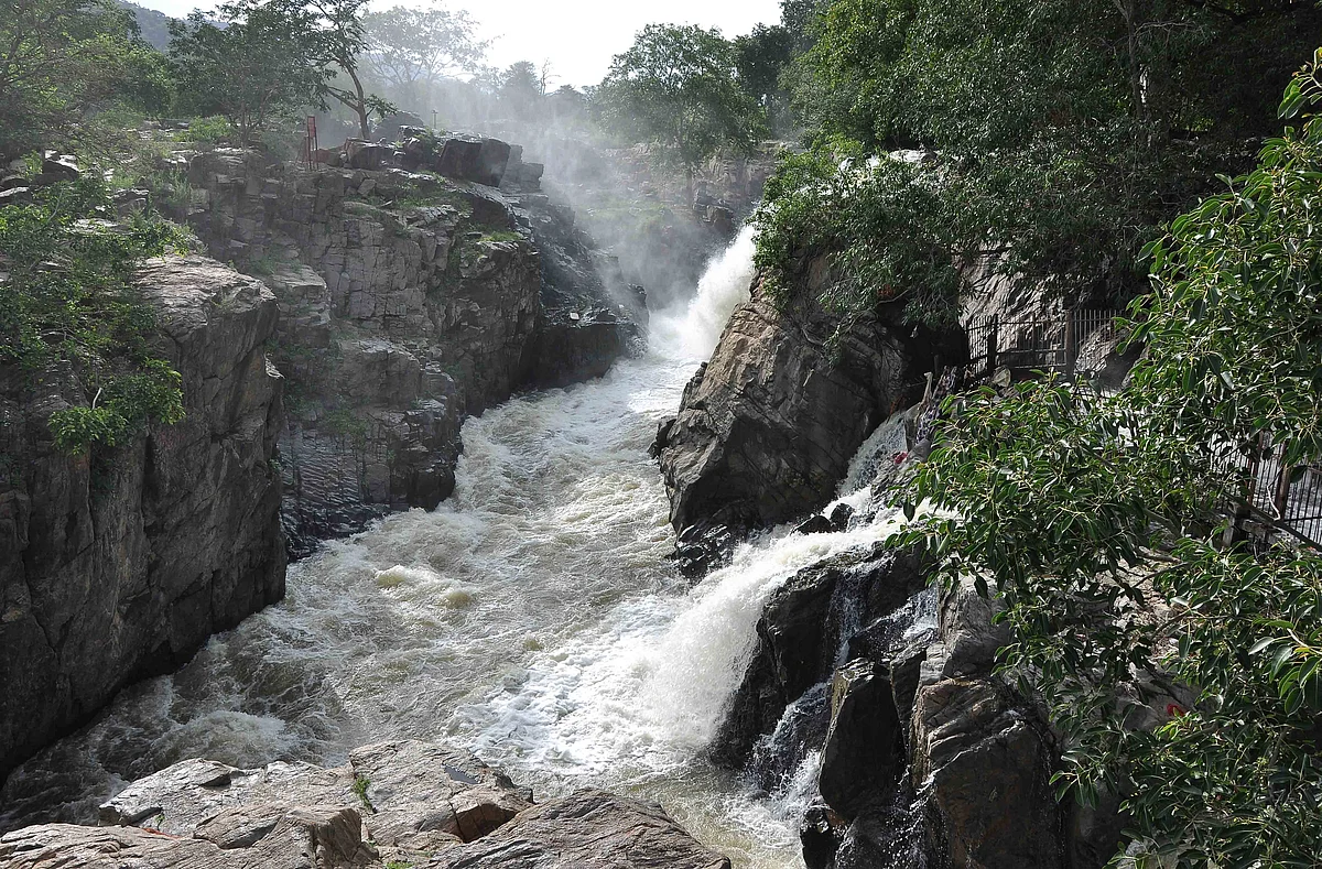Hogenakkal Falls