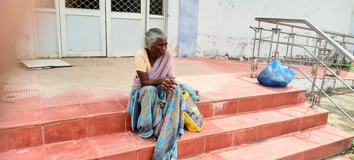 மகன் உயிரிழந்த சோகத்தில் தாய்