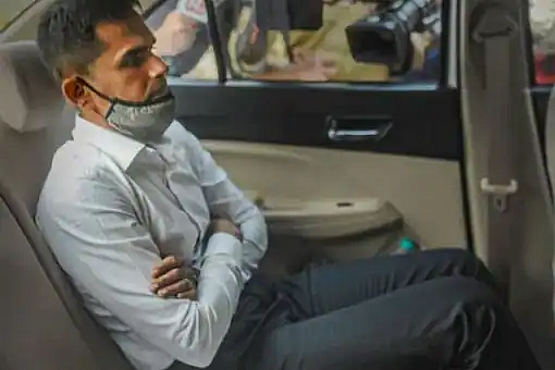 ரெய்டு நடத்திய சமீர்