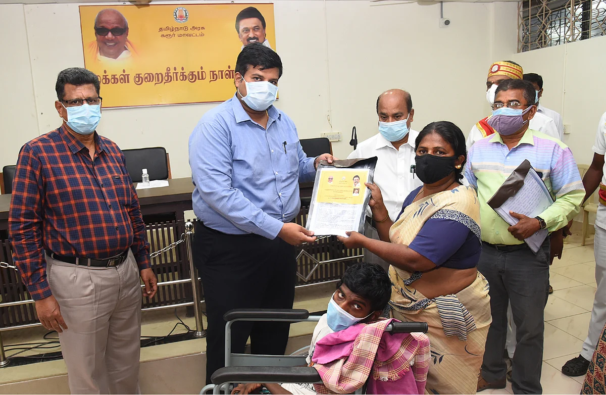 வீட்டுக்கான ஆணையைப் பெறும் சந்திரா