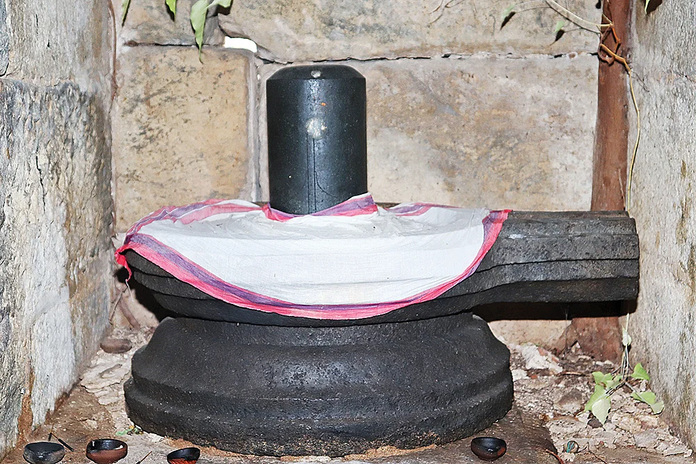 கருவூர் சித்தர் வழிபட்ட
பாதாள லிங்கம்!