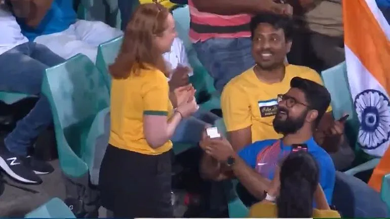 A proposal during an India vs Australia match
