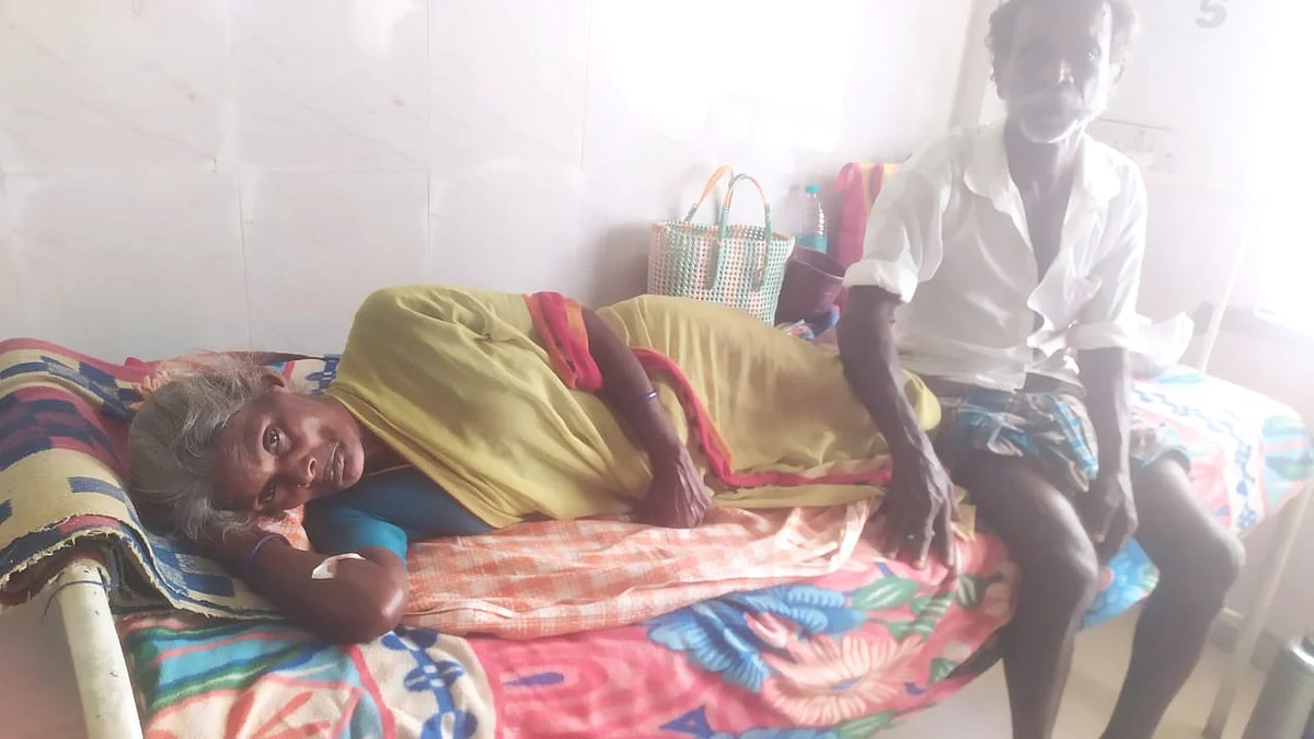 மருத்துவமனையில் முருகேசனின் பெற்றோர்கள்