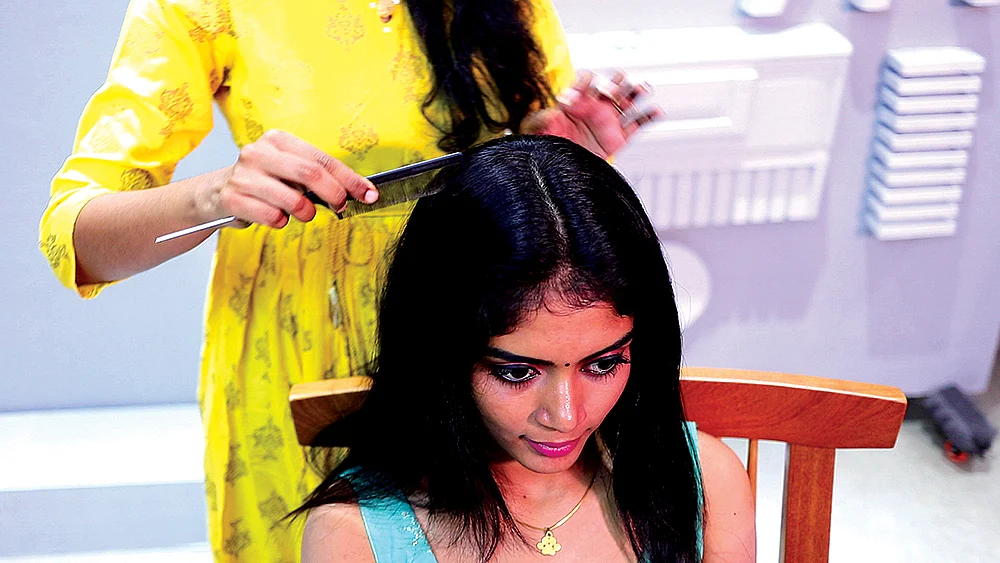 டிரெடிஷனல்... டிரெண்டி! - இது தீபாவளி ஸ்பெஷல் ஹேர்ஸ்டைல்!