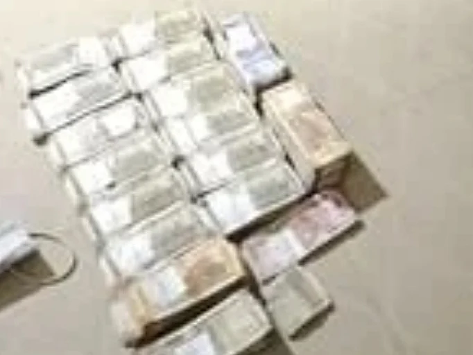 திருவாரூரில் சிக்கிய ஹவாலா பணம்! - அரசியல் பிரமுகர்களுக்குத் தொடர்பா என விசாரணை