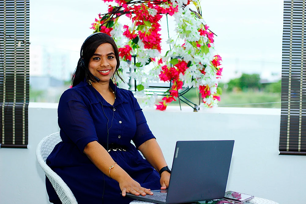 அன்று இட்லிக் கடை... இன்று மாதம் லட்சங்களில் சம்பாத்தியம்! - சாதனைப் பெண் தேன்மொழி