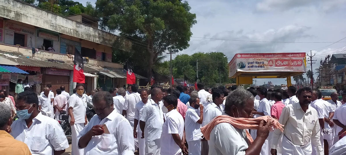 அதிமுக-வினர் ஊர்வலம்