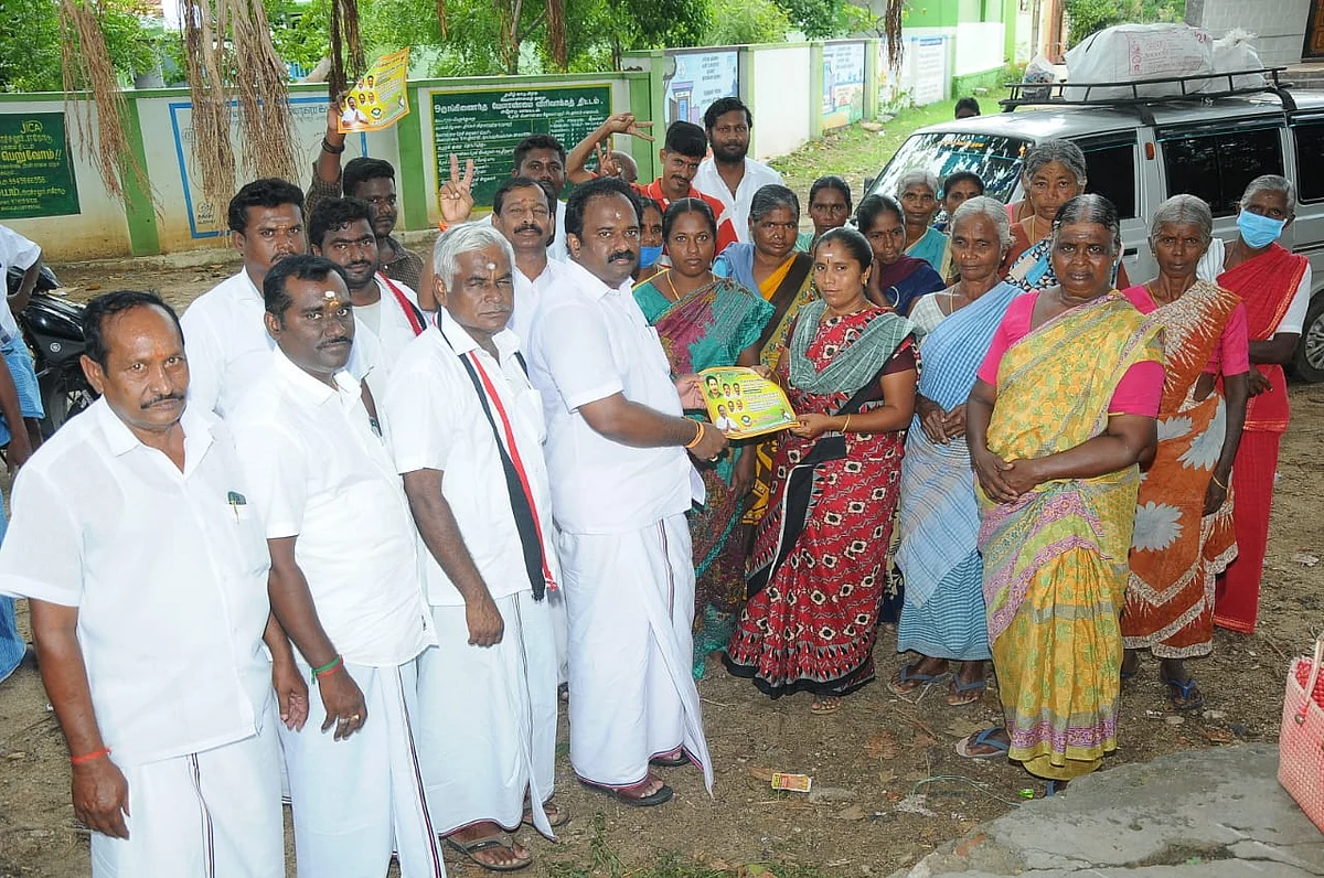 பிரசாரத்தில் எம்.எல்.ஏ ஜெயக்குமார்
