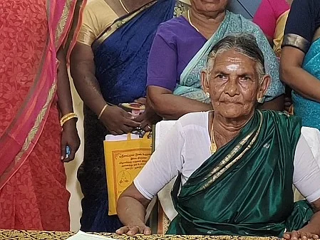 ’பெருமாத்தாள் எனும் நான்..’ - ஊராட்சி மன்றத் தலைவராகப் பொறுப்பேற்ற 90 வயது பாட்டி!