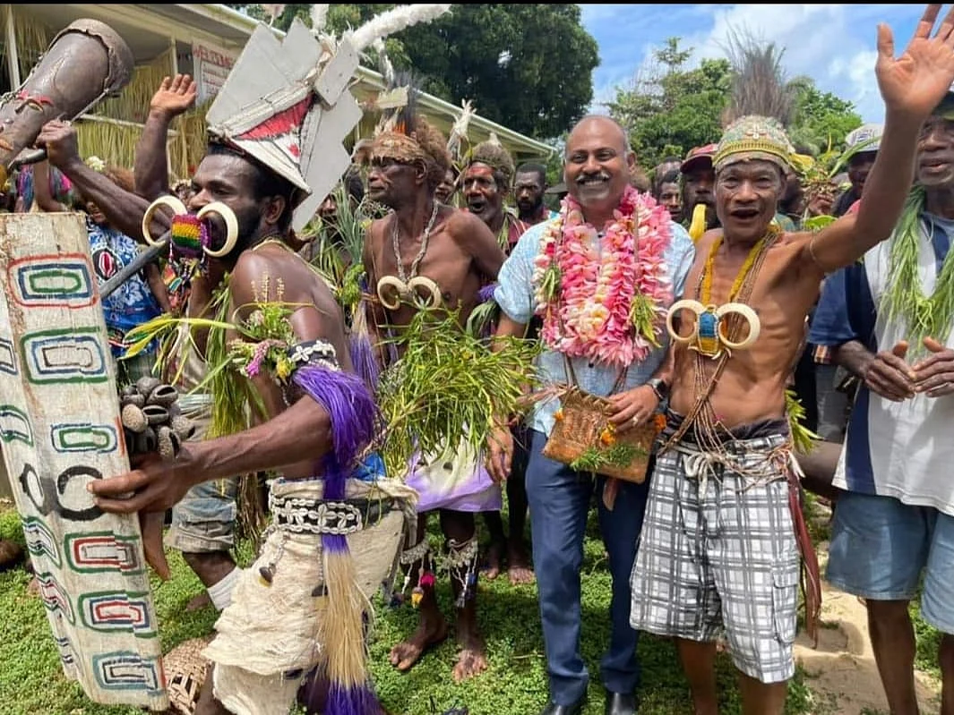 இவர்கள் - சசிந்திரன்