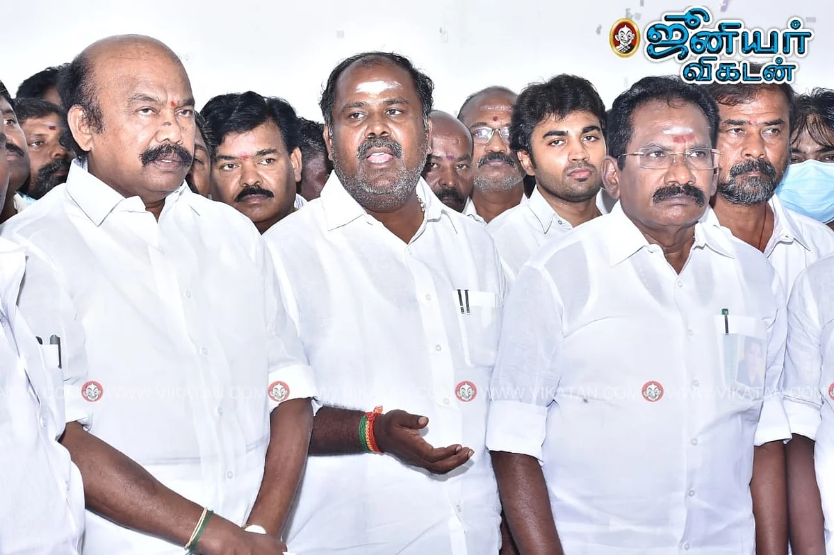 புகார் கொடுக்க வந்தபோது
