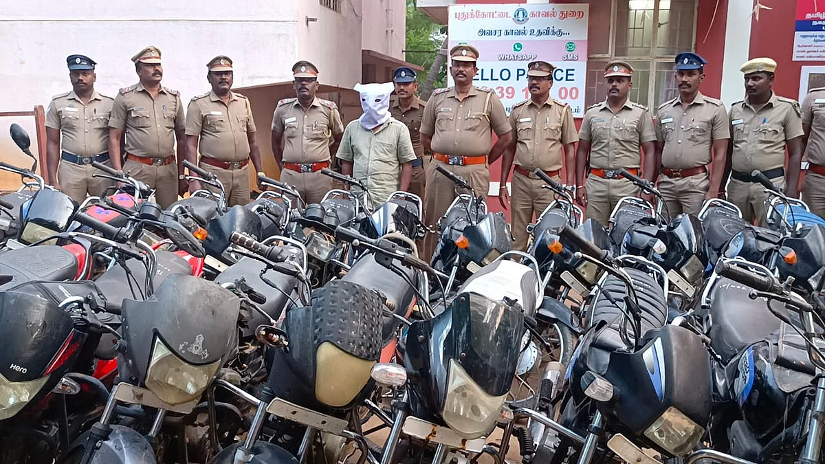 கண்ணனிடமிருந்து மீட்கப்பட்ட இருசக்கர வாகனங்கள்
