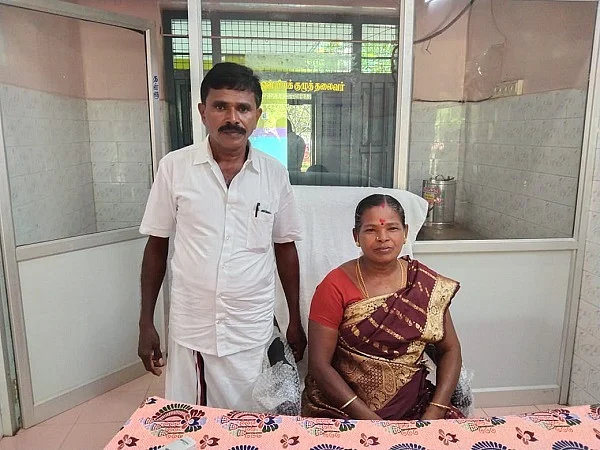 கணவர் முருகேசனுடன் செல்லம்மாள்