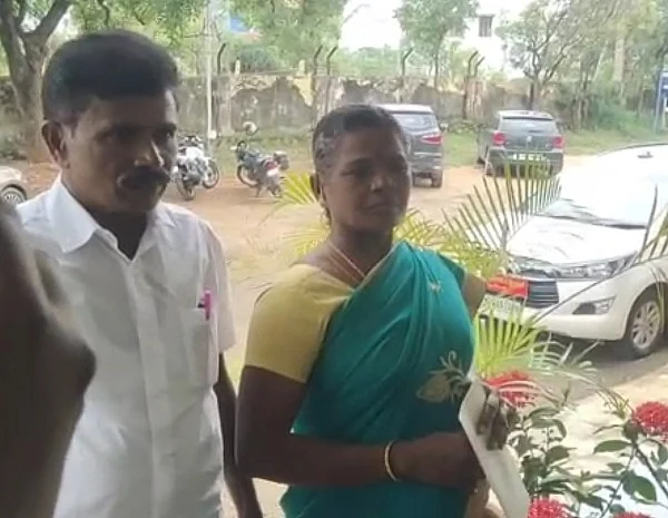 ராஜினாமா கடிதம் கொடுக்க வந்த செல்லம்மாள்