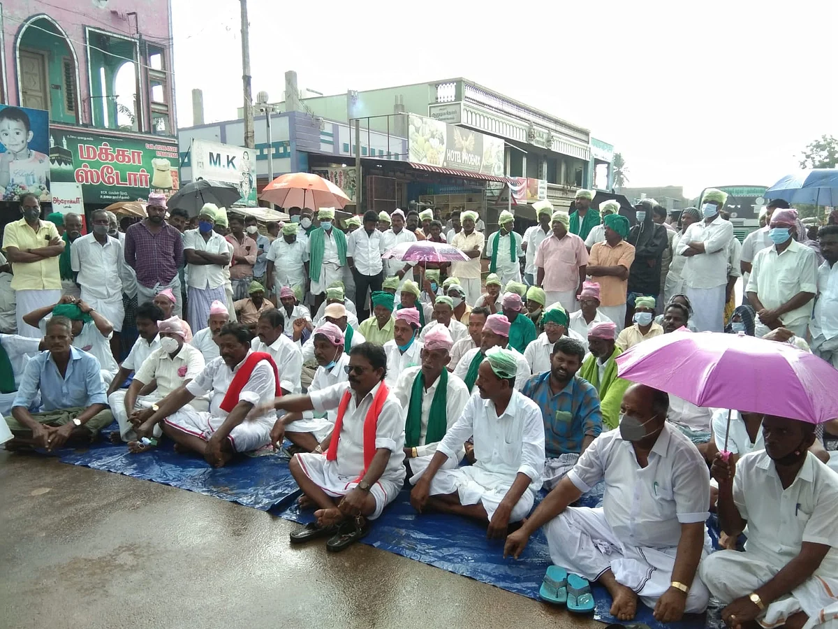 விவசாயிகள் சாலை மறியல்