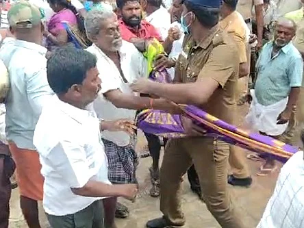 மறைமுகத் தேர்தல்: பெண் கவுன்சிலர் சேலையை இழுத்ததால் பதற்றம்! - திமுக-வினர்மீது புகார்!
