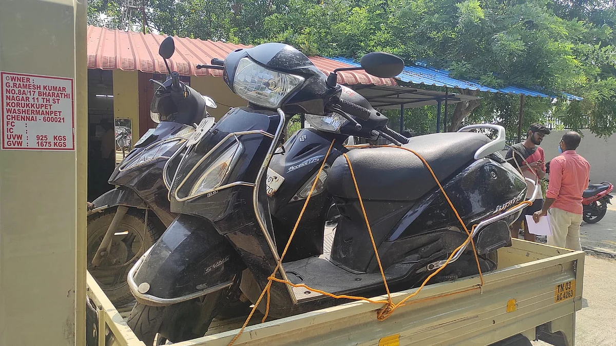 பறிமுதல் செய்யப்பட்ட பைக்குகள்