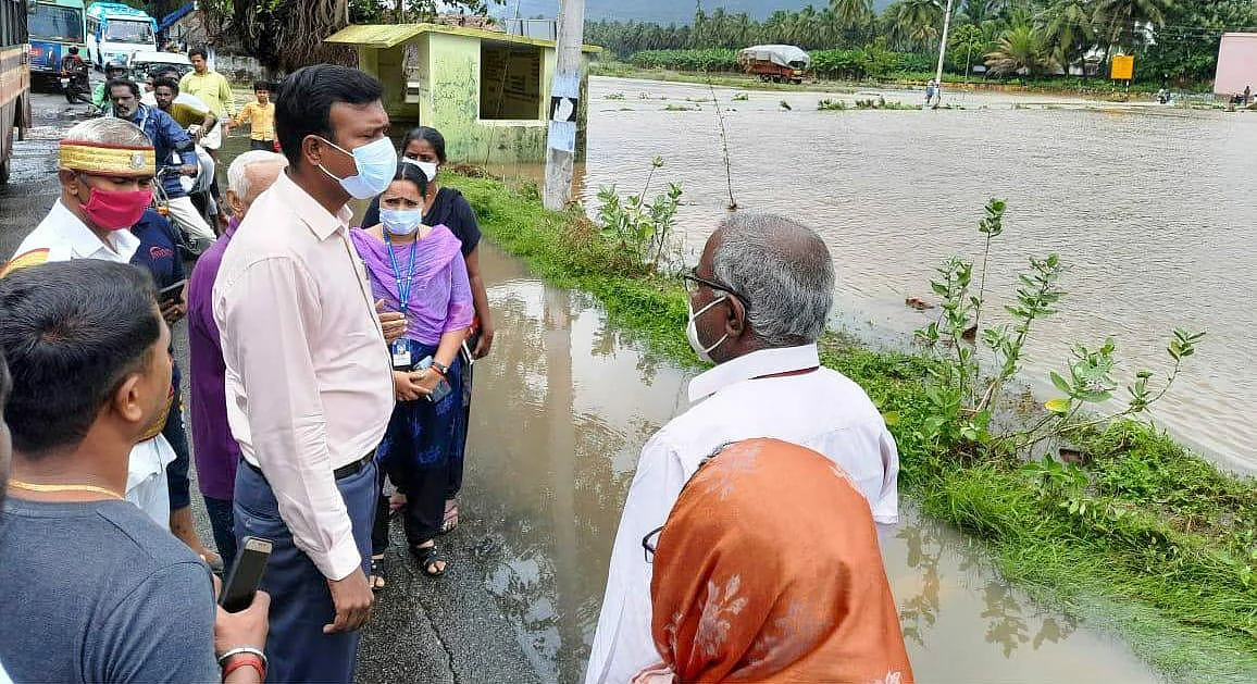 மழை வெள்ள பாதிப்பை பார்வையிட்ட கலெக்டர் அரவிந்த்