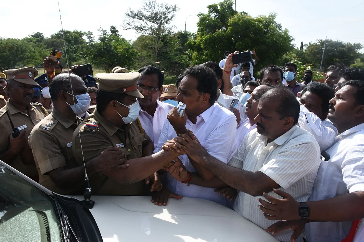 தள்ளுமுள்ளு