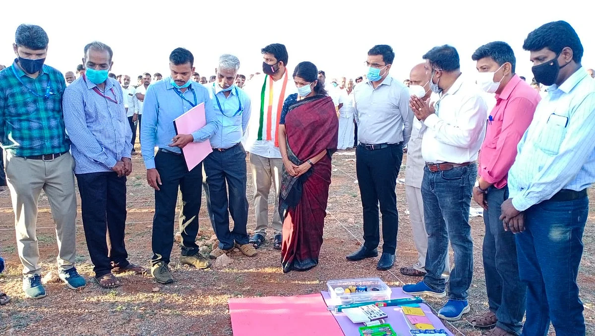 அகழ்வுப் பணிகளை பார்வையிட்ட கனிமொழி